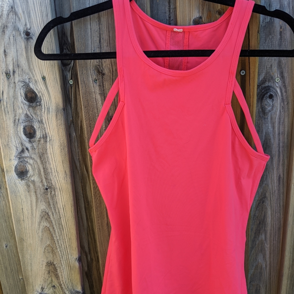 Workout top (matching sports bra sold separately)